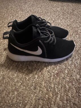 Nike Roshe Run Sneakers